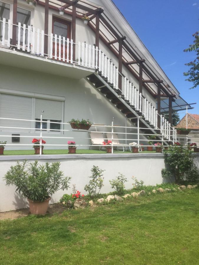 Lelle-Kert Apartman 01 Balatonlelle Exterior photo